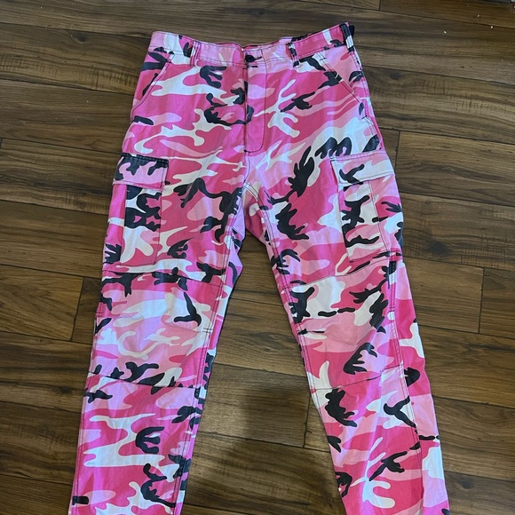 Pink Camo Pants (large) - Picture 2 of 4